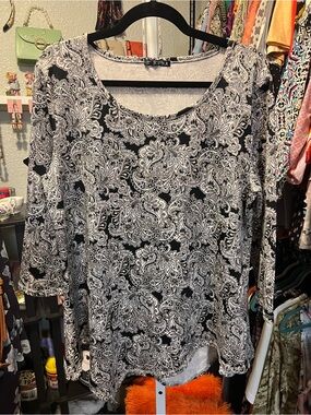 Storybuk Black Paisley Scoop Neck 3/4 Sleeve with Gold details.
